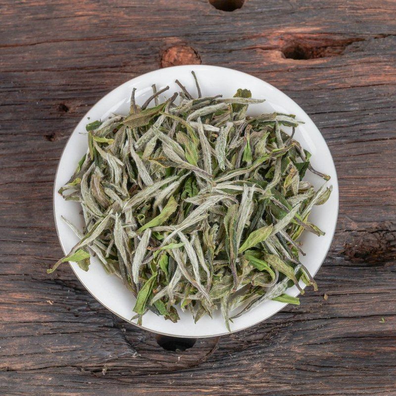 管阳荒野白牡丹